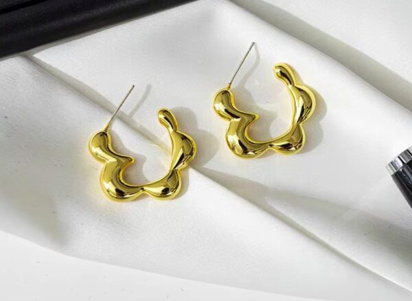 Aeoss Anti Tarnish Geometric Flower Minimal Hoops | Stainless Steel Anti Tarnish Waterproof Sweatproof Earrings | Gifts for Women and Girls - Image 6